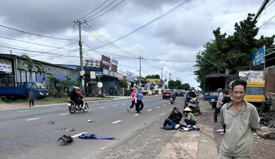 卡车疑似越线，与逆向摩托车相撞致21岁青年死亡