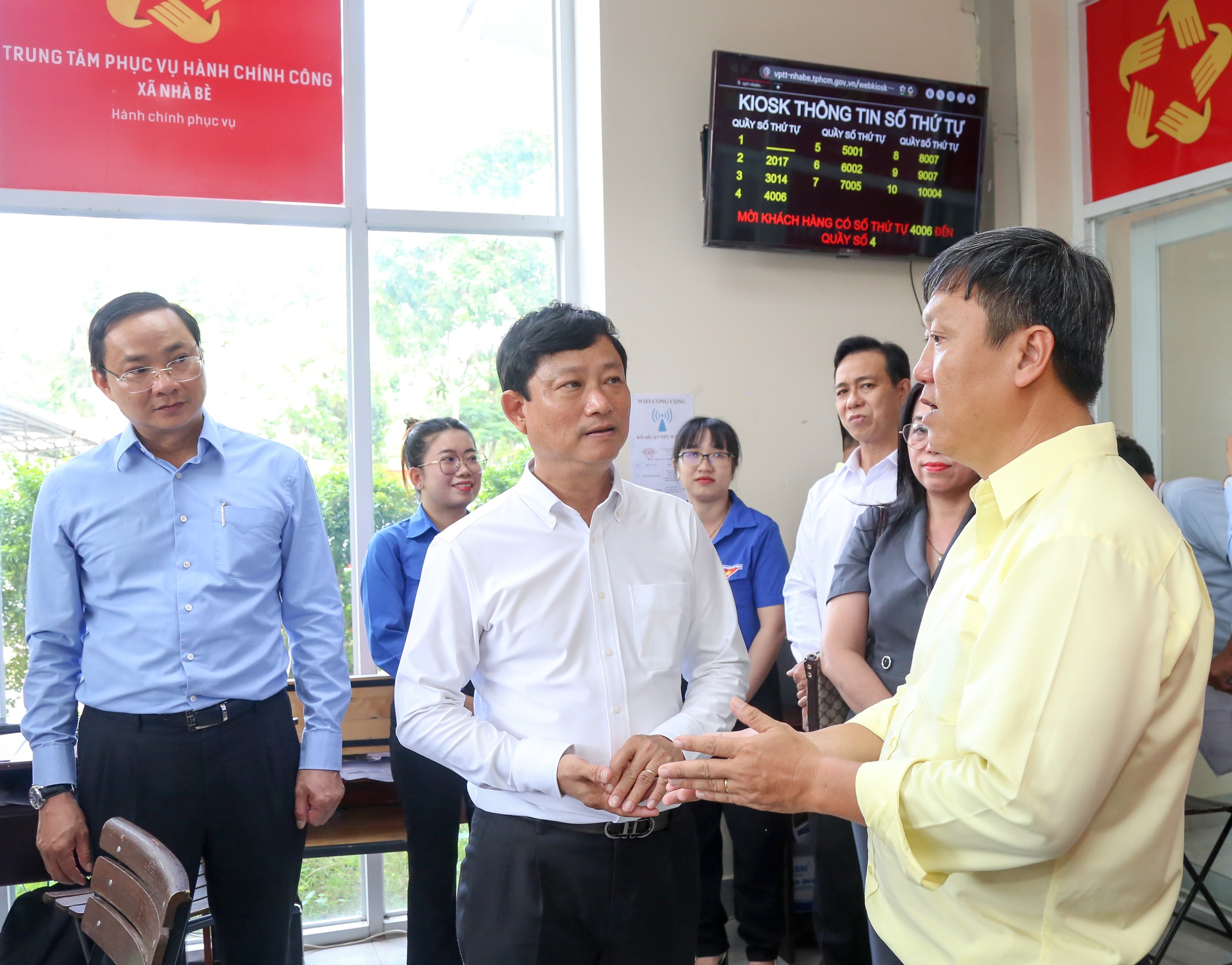 胡志明市人民议会主席武文敏考察芽皮县为民服务工作