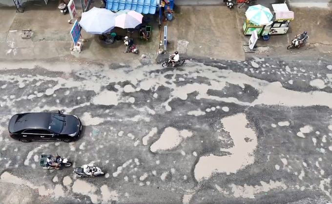 胡志明市升级布满'炸弹坑'的道路