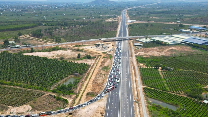 在Dầu Giây - Phan Thiết高速公路上开辟出口以减少拥堵