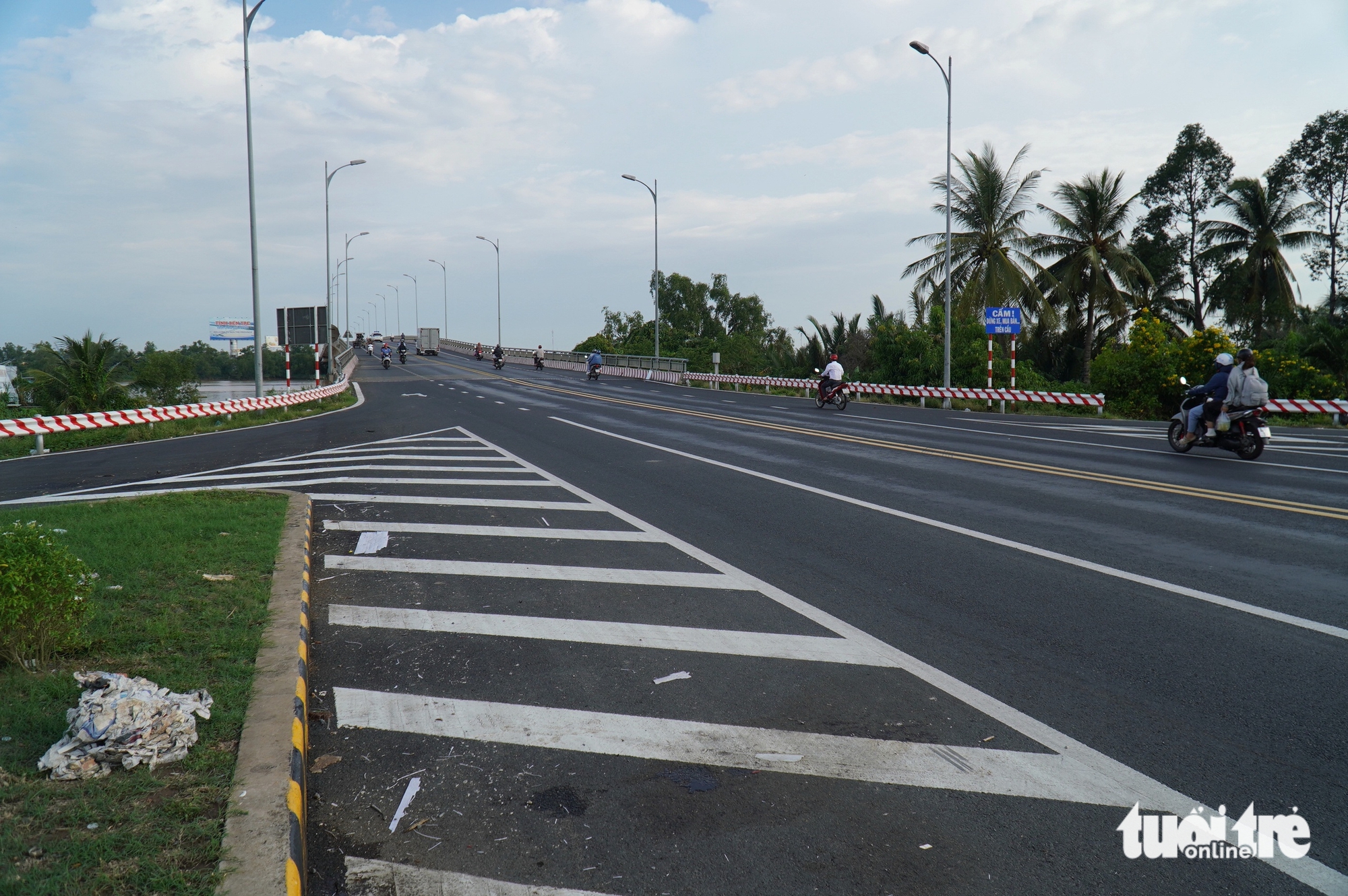 Rạch Miễu 2桥刚通车，Rạch Miễu桥立刻空无一人