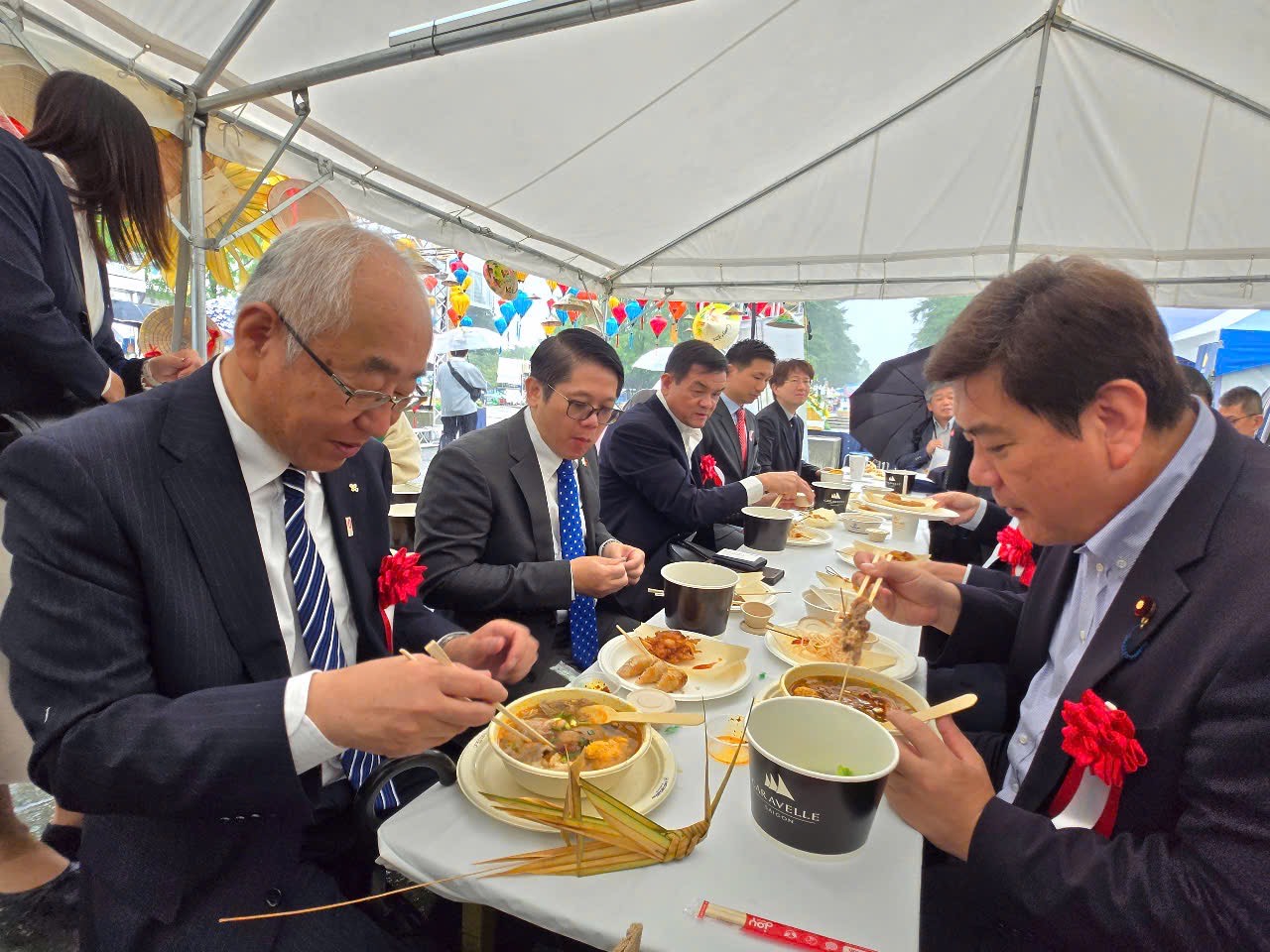 日本和侨胞对西贡旅游集团美食文化节的喜爱