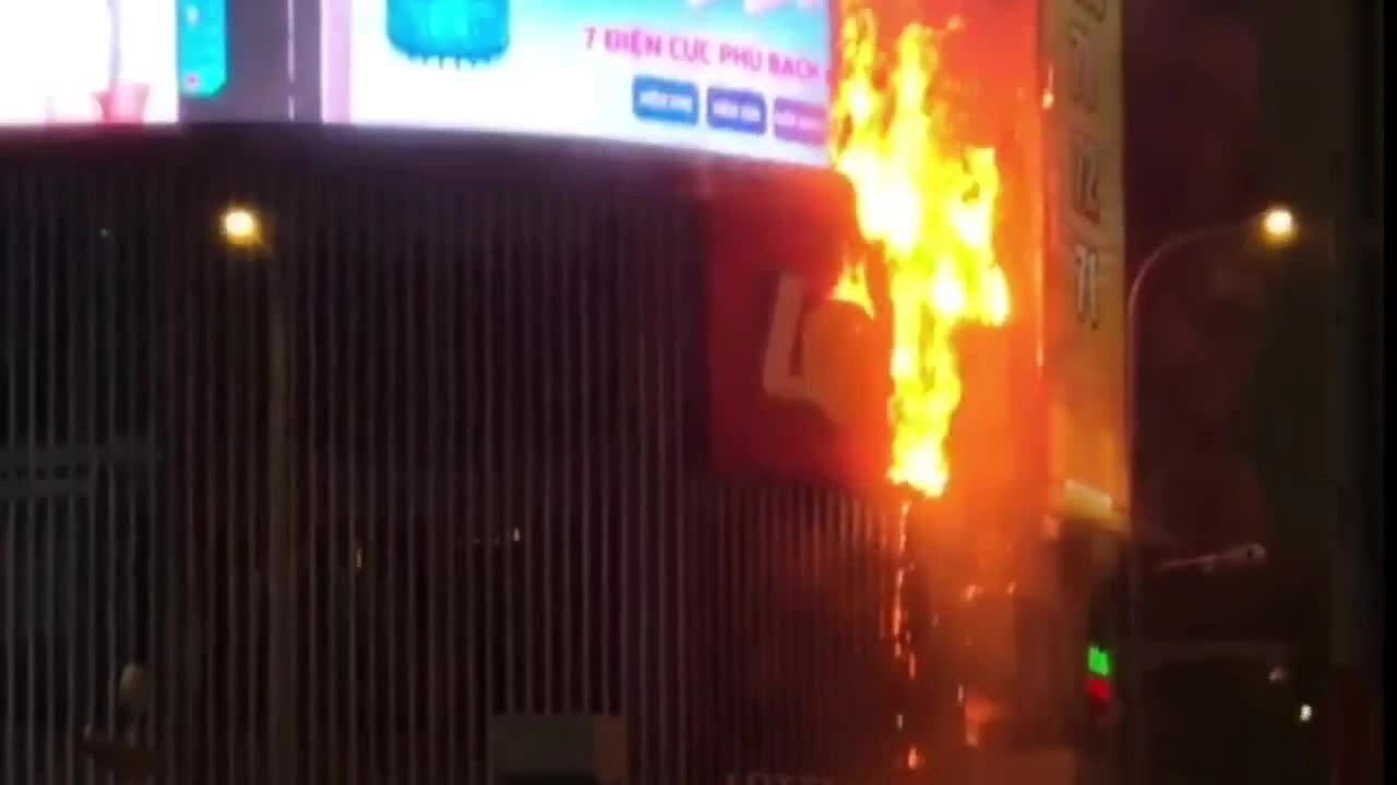 胡志明市两栋房屋发生火灾