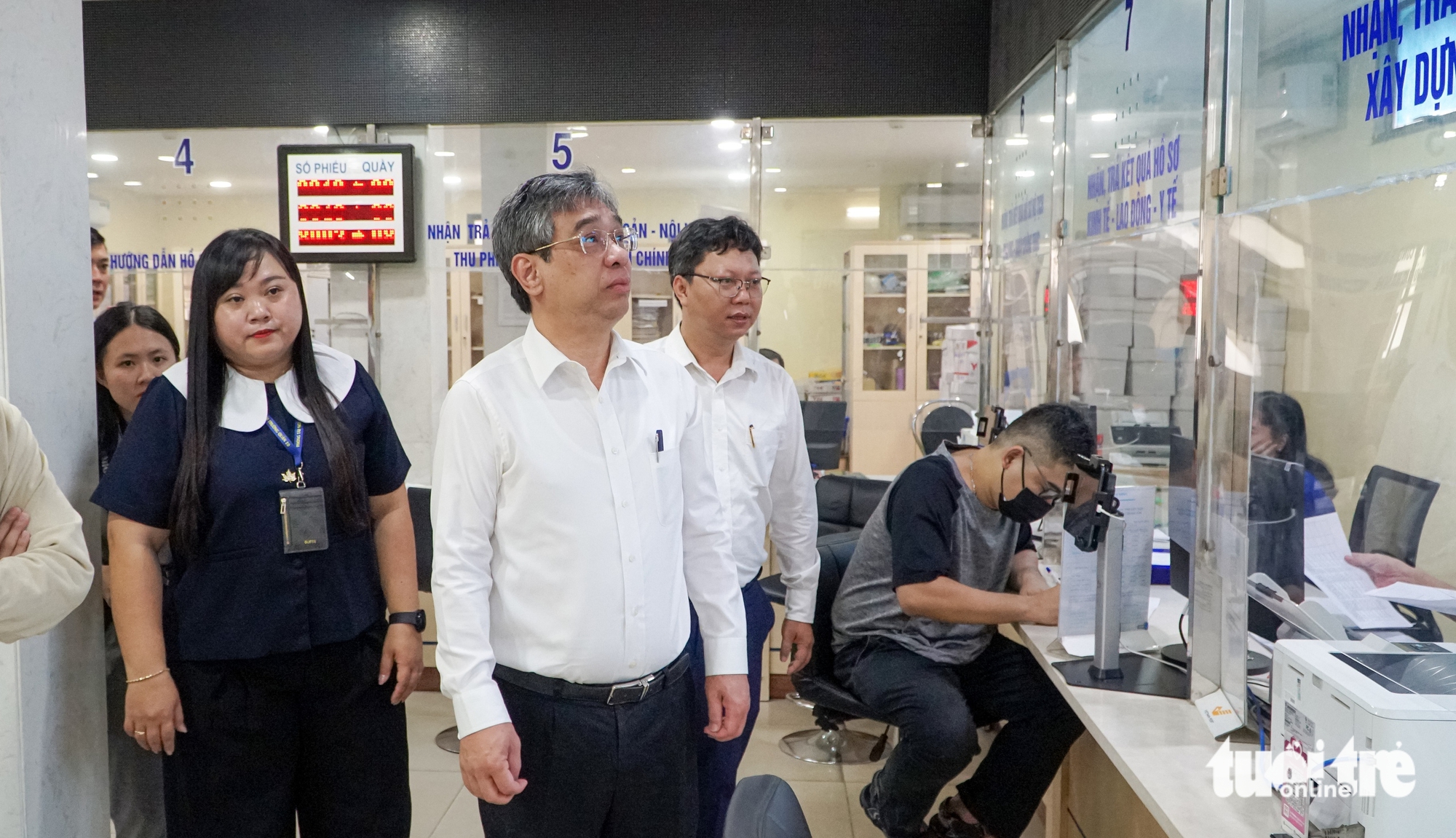 阮福禄视察第10郡三个新坊：确保不让民众‘等待网络’