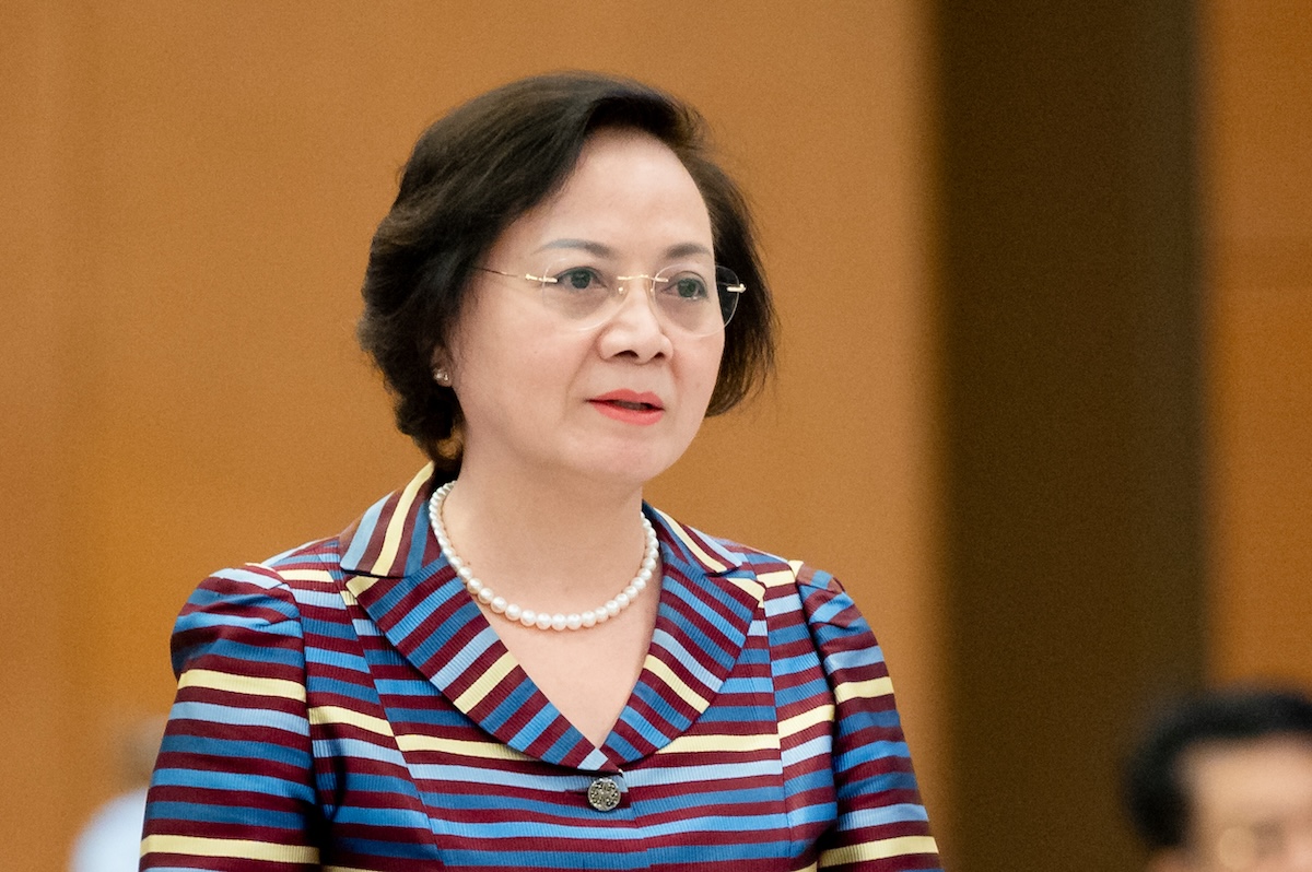 提议与杰出企业家、专家签订合同担任公务员领导职务