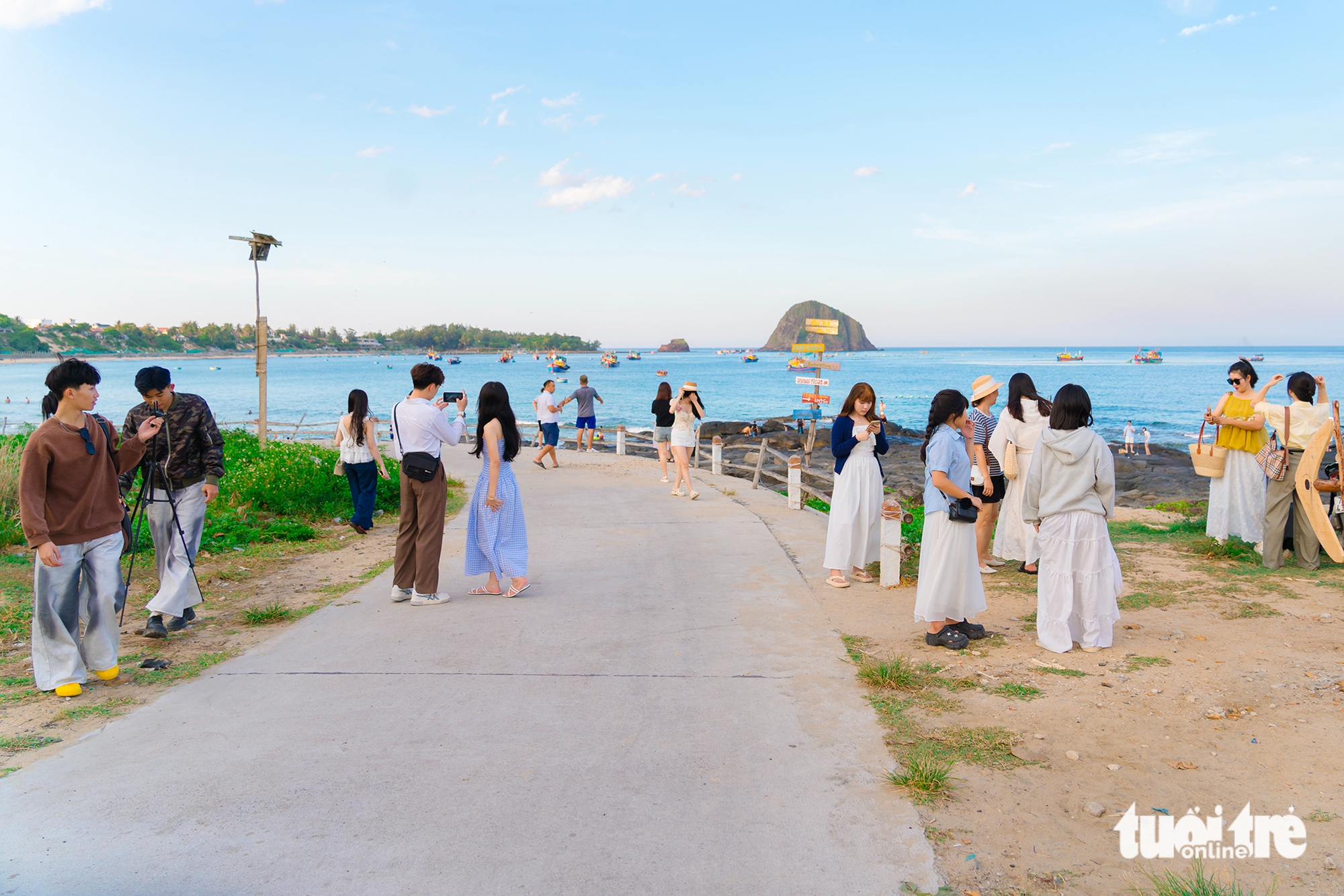 各地年轻人打卡位于Hòn Yến的梦幻美丽道路