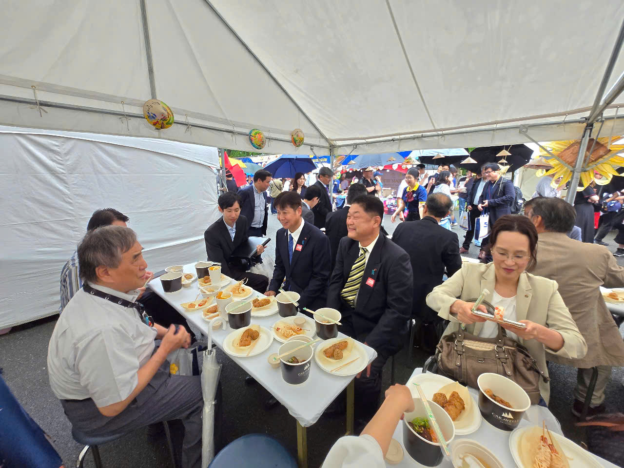 数十万游客在大阪体验西贡旅游集团的美食文化节