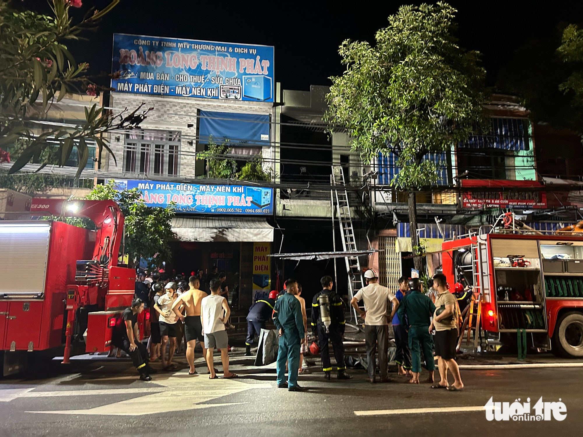 岘港夜间民宅火灾，职能部门紧急灭火阻止火势蔓延