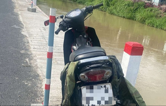 在回家的路上，母子俩掉进水沟，只救出了3岁的孩子
