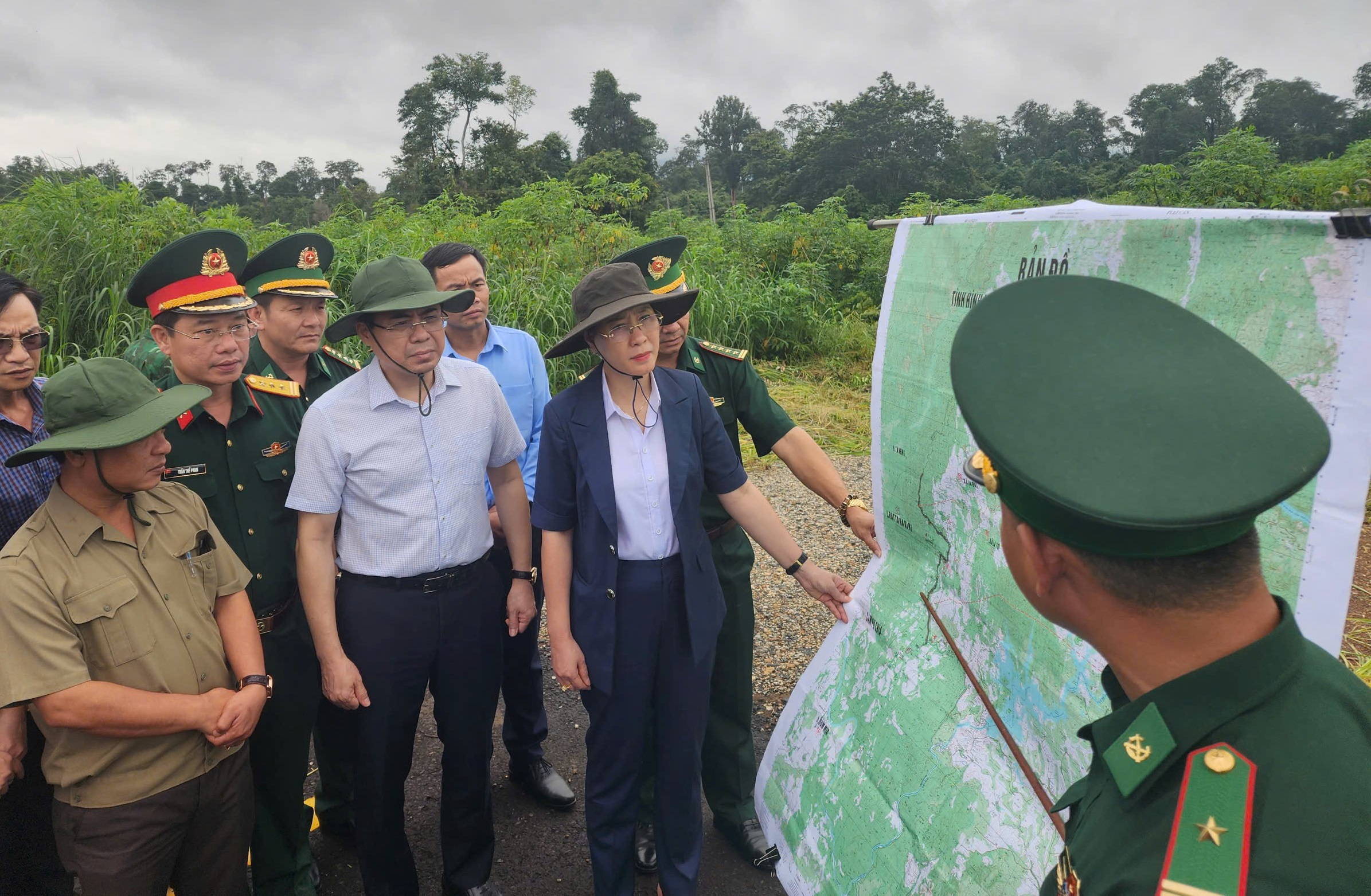 广南省委书记实地检查拟开放连接柬埔寨的口岸位置