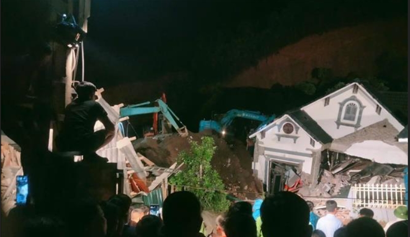 夜间山体滑坡摧毁老街省民宅，母子俩遇难