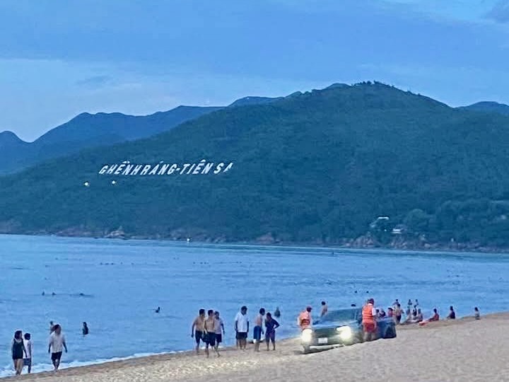 考虑处理在归仁市绥和海滩上行驶的两名皮卡车司机