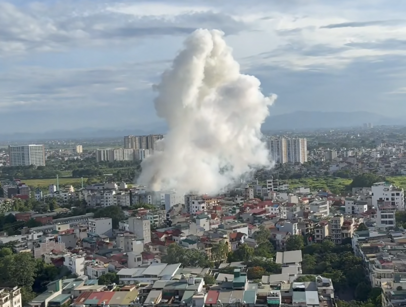 在河内一栋爆炸后起火的房屋中发现两具尸体