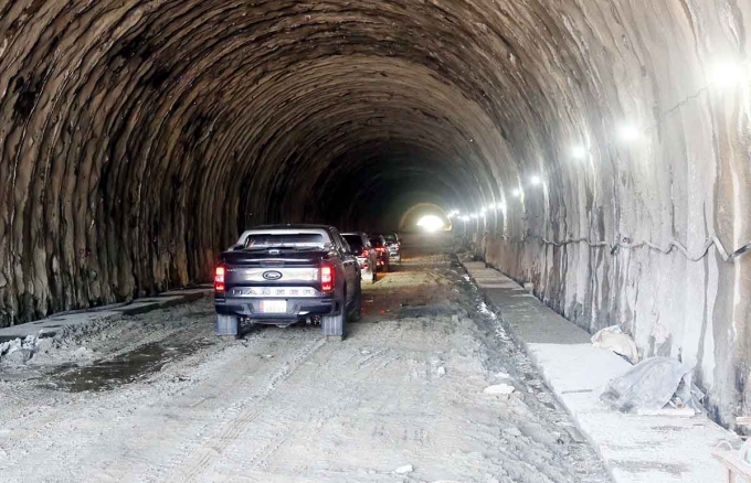 横山隧道扩建贯通